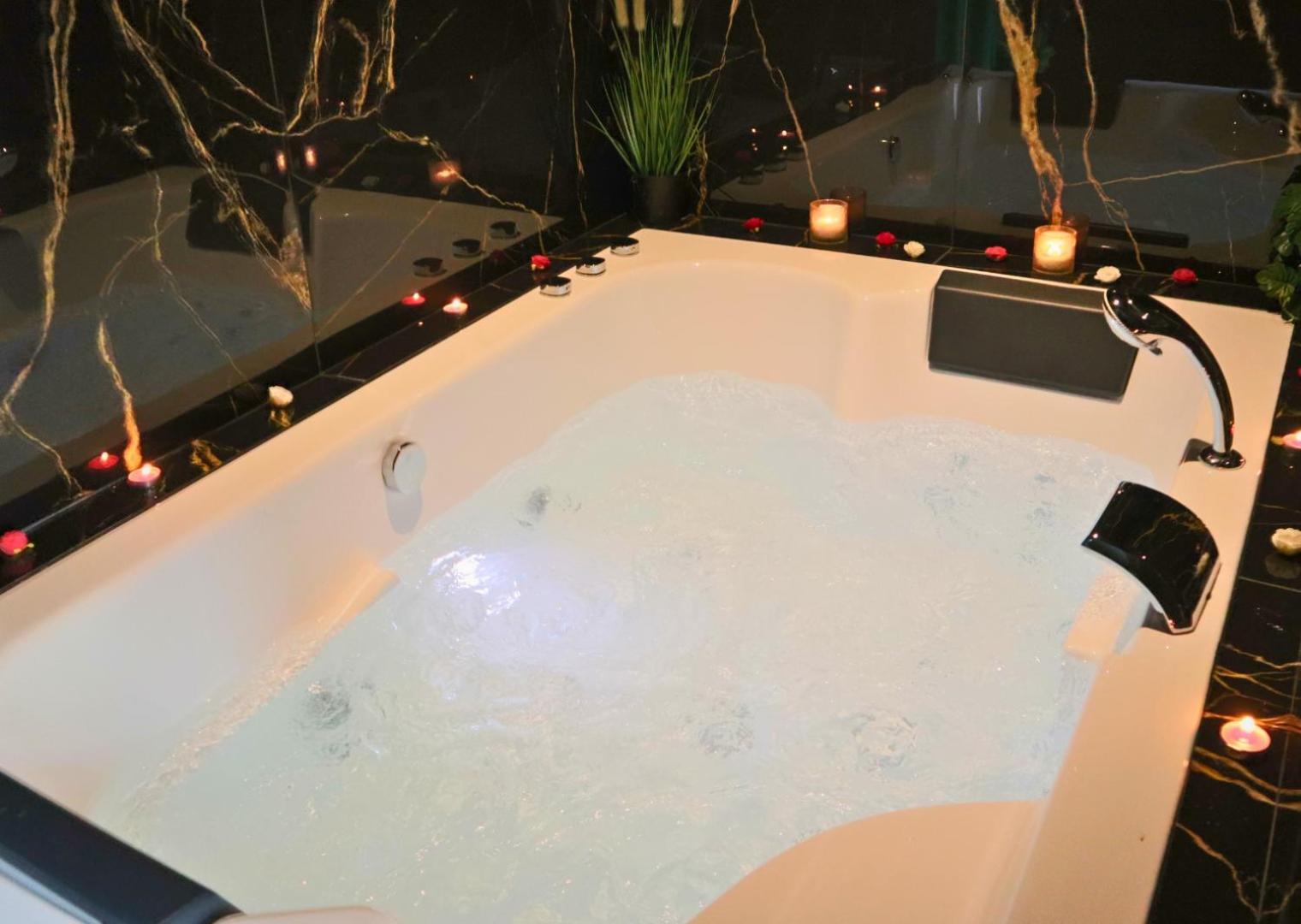 Sejour Detente A Saint-Omer - Jacuzzi Prive, Terrasse, Centre-Ville Et Parking Gratuit Exteriör bild